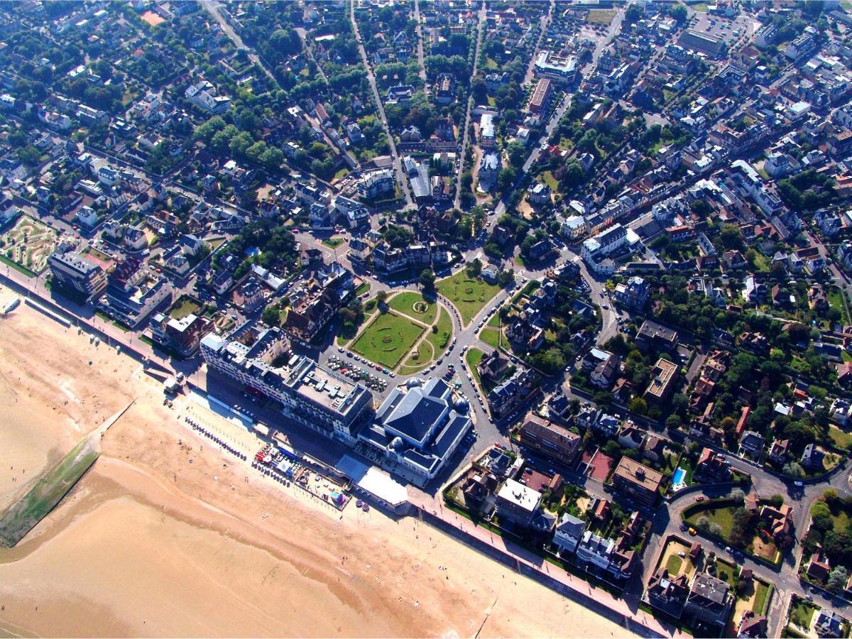 Hyper Centre - 2 Pieces Tout Confort - Terrasse - Ascenseur - Cabourg Exterior foto